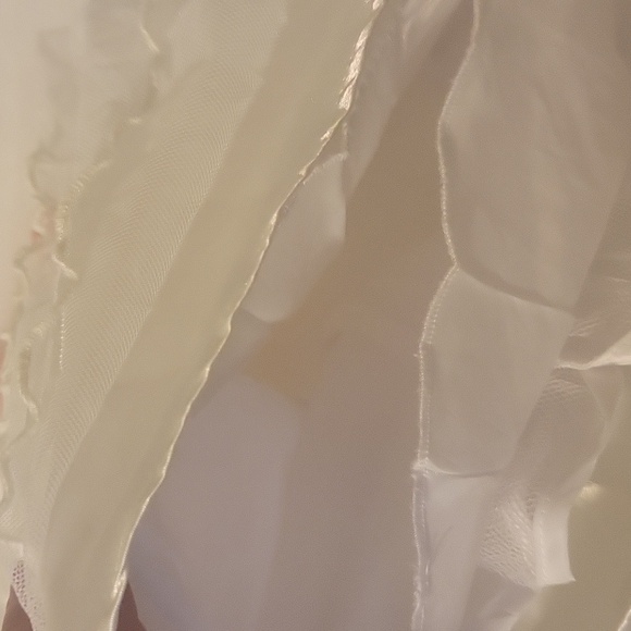 Beautiful white dress - Picture 7 of 8